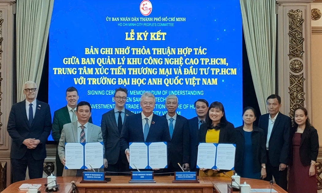 Đại diện SHTP, BUV và ITPC ký kết biên bản ghi nhớ thỏa thuận hợp tác mô hình Trung tâm đào tạo kỹ năng Công nghệ cao đạt tiêu chuẩn quốc tế.