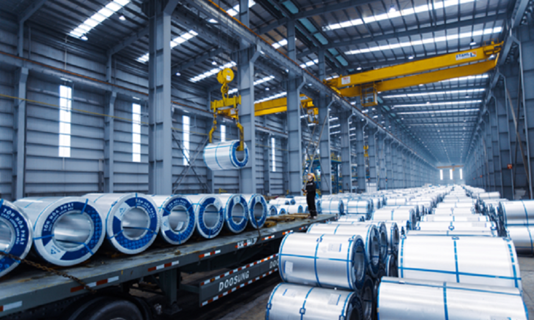 Thép xuất khẩu Việt Nam trước nguy cơ thuế chồng thuế. Ảnh minh họa.