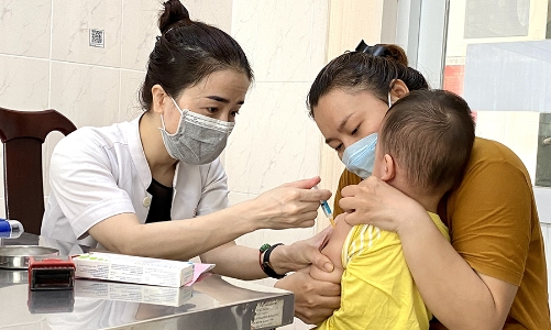 Các địa phương tổ chức ngay chiến dịch tiêm vaccine phòng sởi 