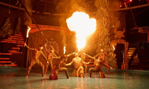 Đừng để các nghệ sĩ phải tự lo bán vé!