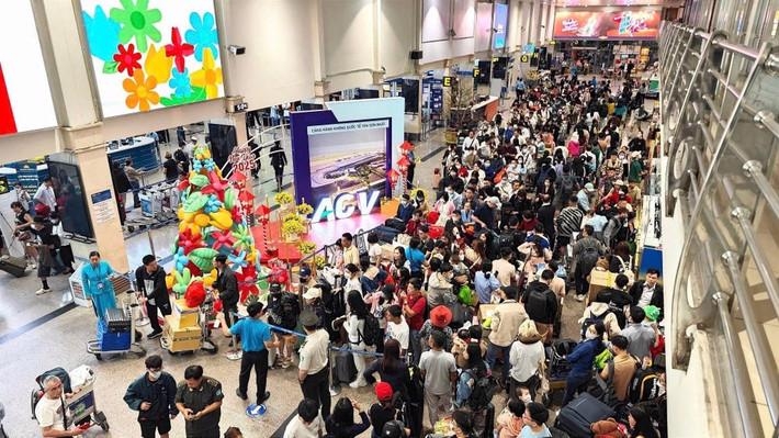  Nearly 7.3 mln passengers transported by air during Tet