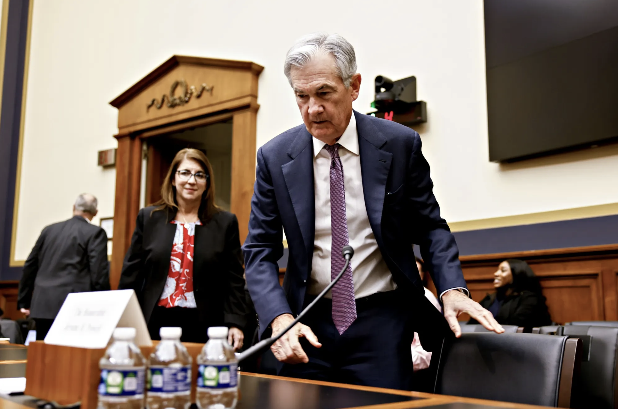 Chủ tịch Fed Jerome Powell tại cuộc điều trần thường kỳ trước Quốc hội Mỹ ngày 11-12/2/2025 - Ảnh: Bloomberg.