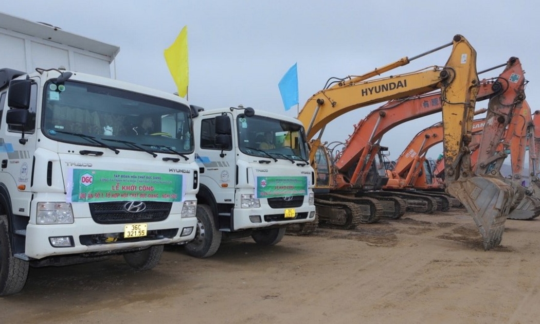 Trang thiết bị khởi công các dự án. Ảnh Minh Hiếu