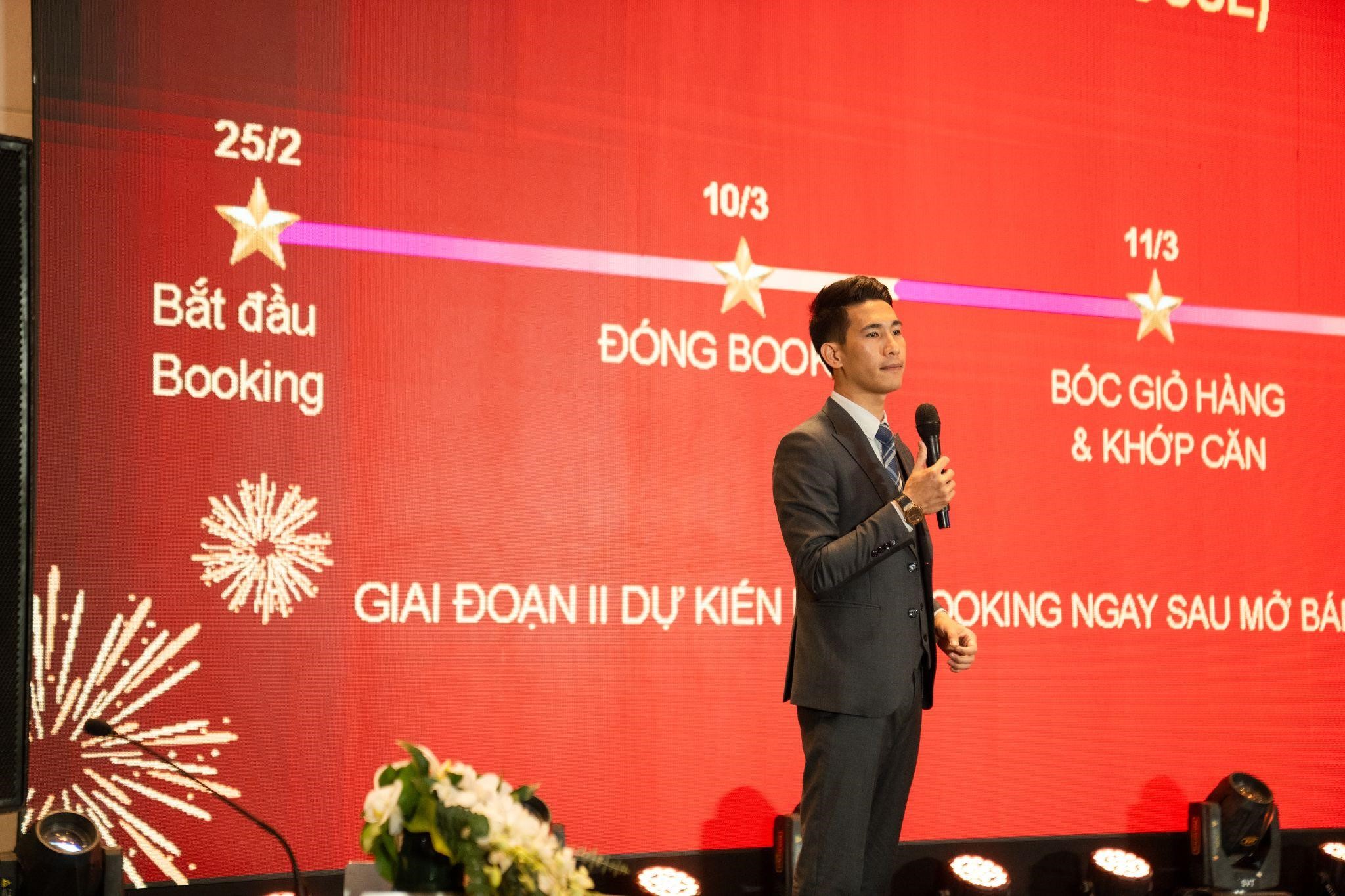 Ông Nguyễn Trọng Toán - Giám đốc Đối ngoại chia sẻ với các đối tác về chính sách bán hàng hấp dẫn.