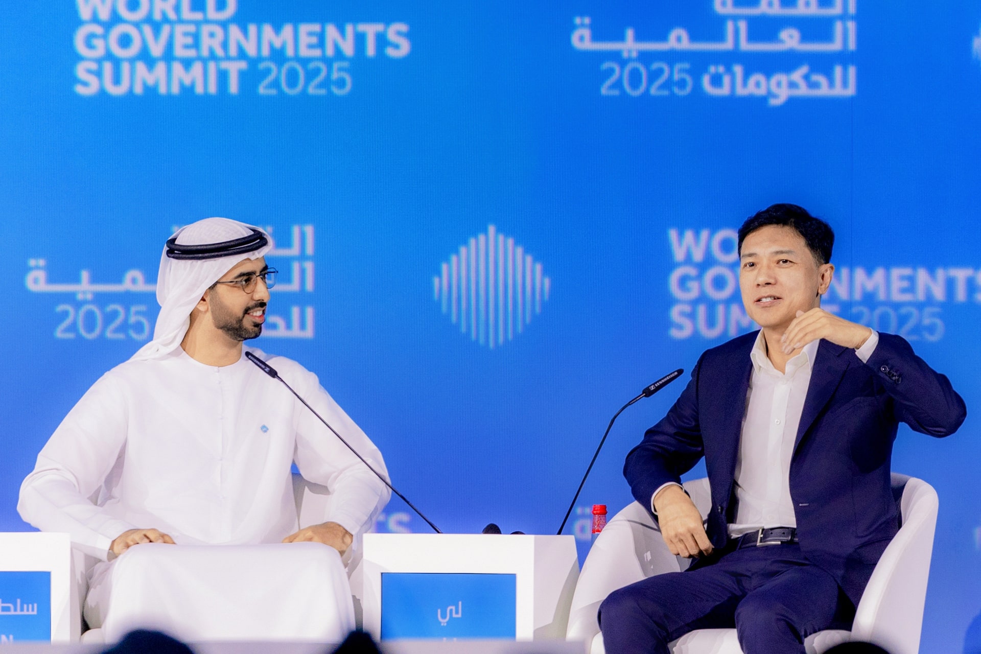 CEO Baidu Robin Li phát biểu trong Hội nghị Thượng đỉnh Chính phủ Thế giới 2025 diễn ra tại Dubai. 