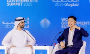 CEO Baidu Robin Li phát biểu trong Hội nghị Thượng đỉnh Chính phủ Thế giới 2025 diễn ra tại Dubai. 