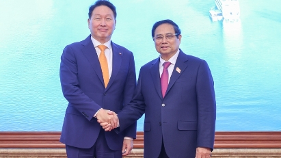 Prime Minister Pham Minh  Chinh encourages South Korea's SK Group to expand investment  in Vietnam 