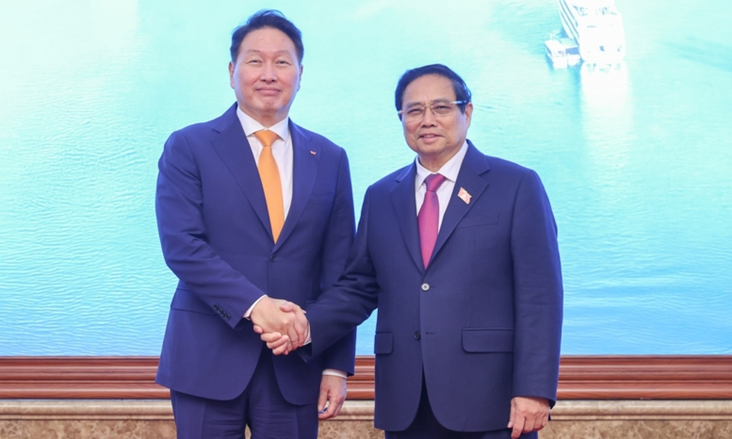 Thủ tướng Phạm Minh Chính tiếp ông Chey Tae Won, Chủ tịch tập đoàn SK, Hàn Quốc. Ảnh: VGP