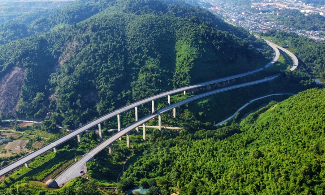 Cao tốc Nội Bài - Lào Cai.
