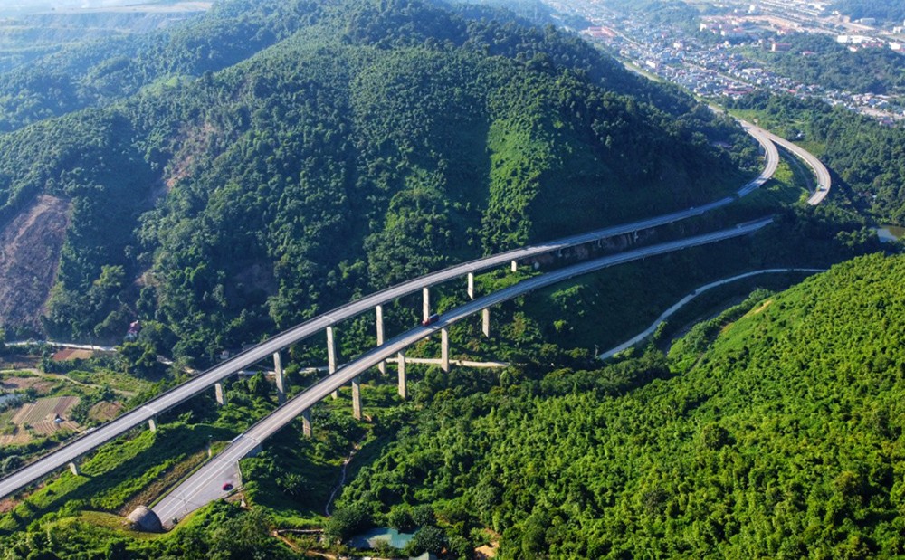 Cao tốc Nội Bài - Lào Cai.