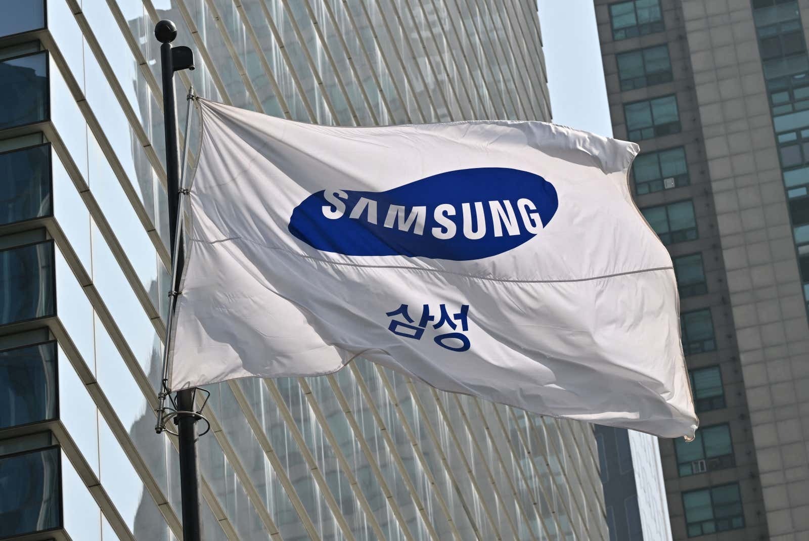 Samsung, có trụ sở tại Hàn Quốc, là nhà sản xuất chip lớn thứ hai thế giới.