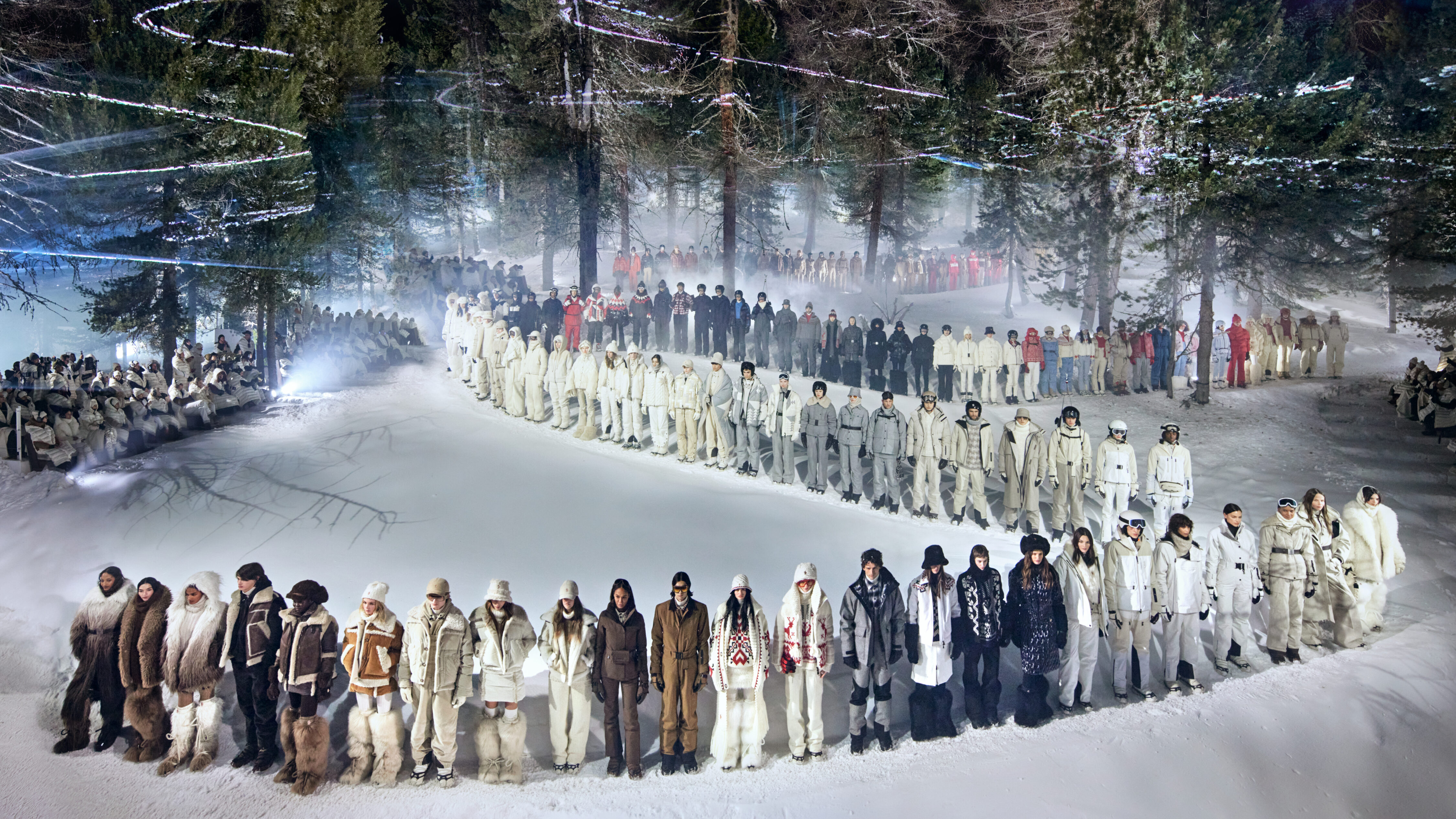 Moncler đang hướng đến bộ môn trượt tuyết với phong cách xa xỉ thầm lặng, không logo phô trương nhưng chất lượng vượt trội.