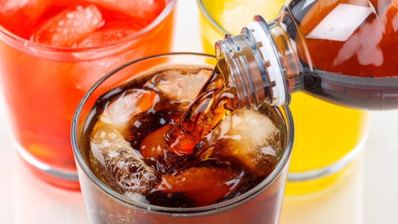 Việc trộn lẫn đồ uống có cồn hoặc cà phê với nước tăng lực đưa đến nguy cơ khó lường cho sức khỏe.