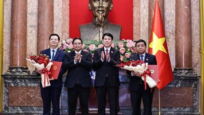 Two new Deputy PMs  and 4 ministers appointed