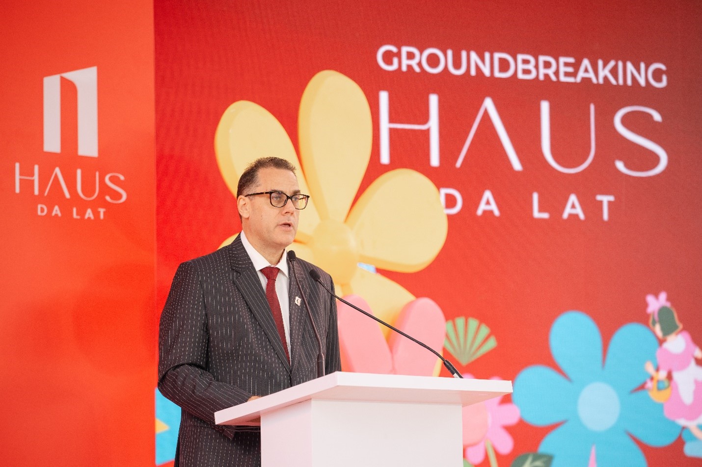 &Ocirc;ng Philippe Alfred May &ndash; Chủ tịch HĐQT The One Destination ph&aacute;t biểu tại lễ khởi c&ocirc;ng.