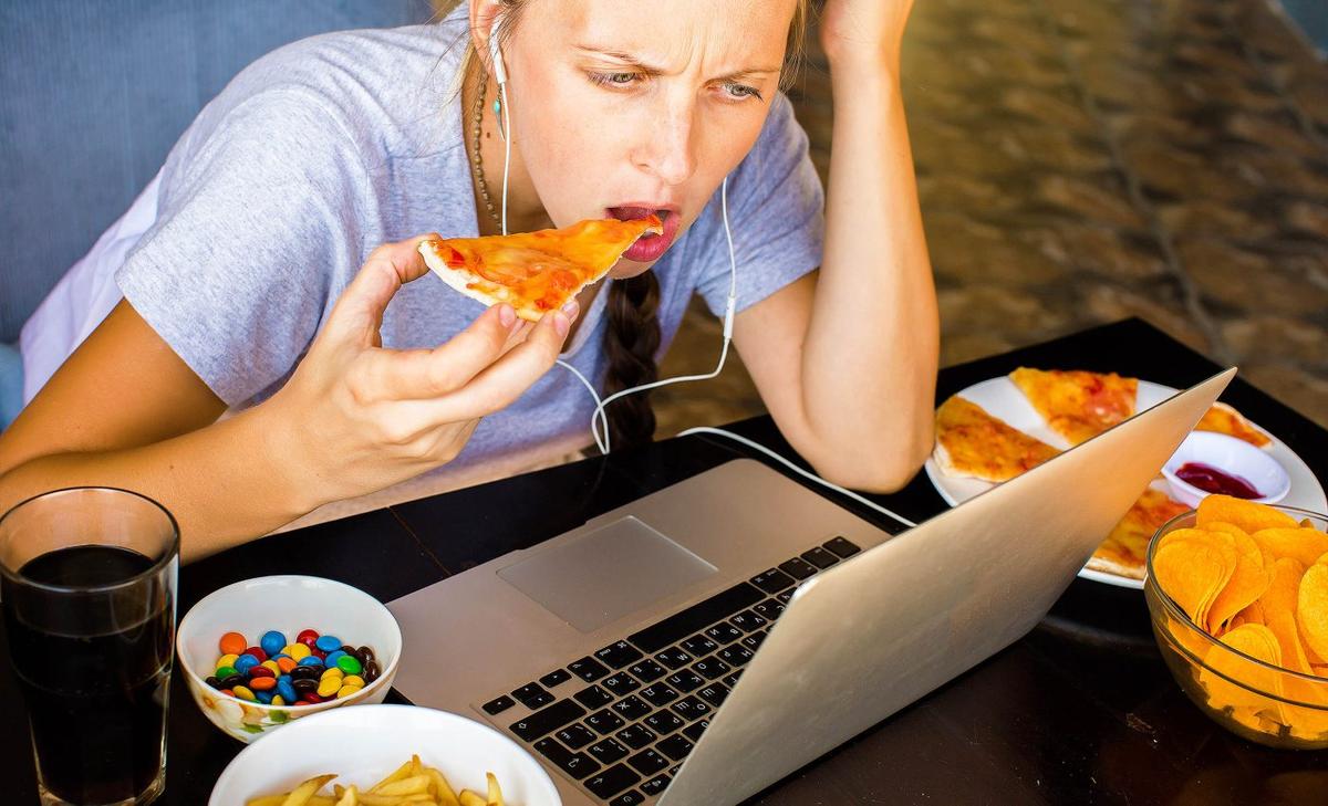 Stress và áp lực cuộc sống là một trong những nguyên nhân dẫn đến viêm loét dạ dày mãn tính