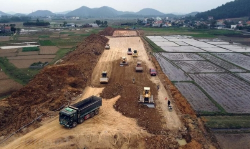 Tháo gỡ vướng mắc trong cung ứng vật liệu cho các dự án trọng điểm phía Nam