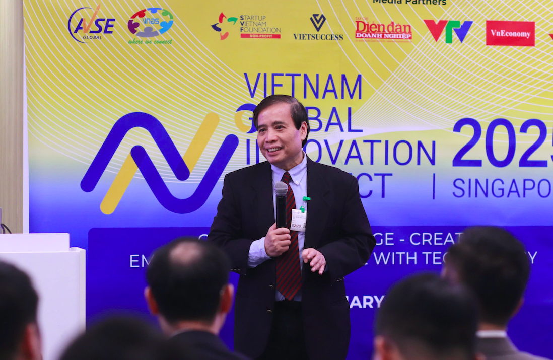 GS.TS Vũ Minh Khương, Trường Ch&iacute;nh s&aacute;ch c&ocirc;ng L&yacute; Quang Diệu, Đại học Quốc gia Singapore, chia sẻ tại&nbsp;VGIC 2025.