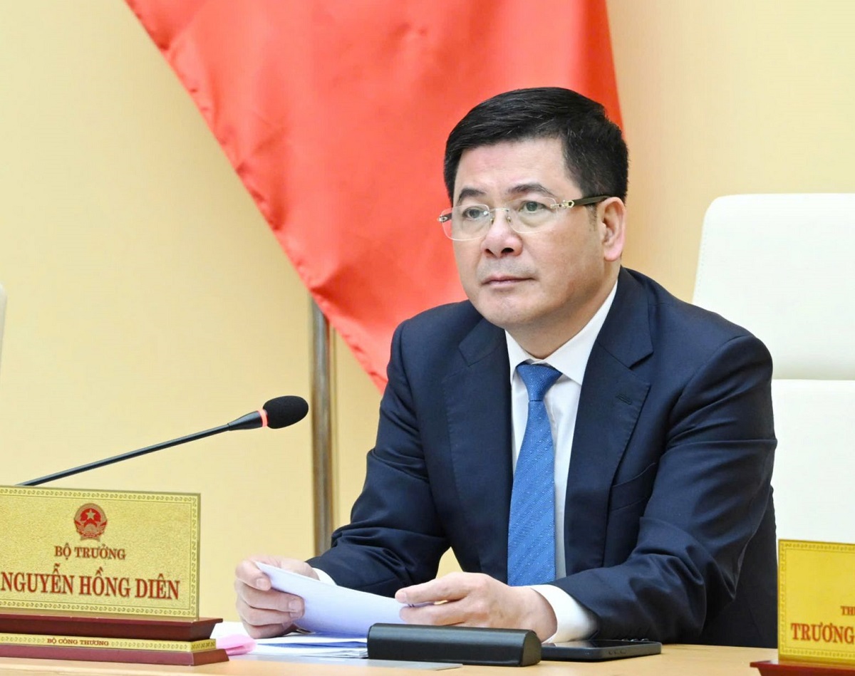 Bộ trưởng Nguyễn Hồng Diên: 