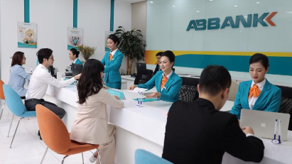 Consumer credit surges in HCMC, driven by property loans