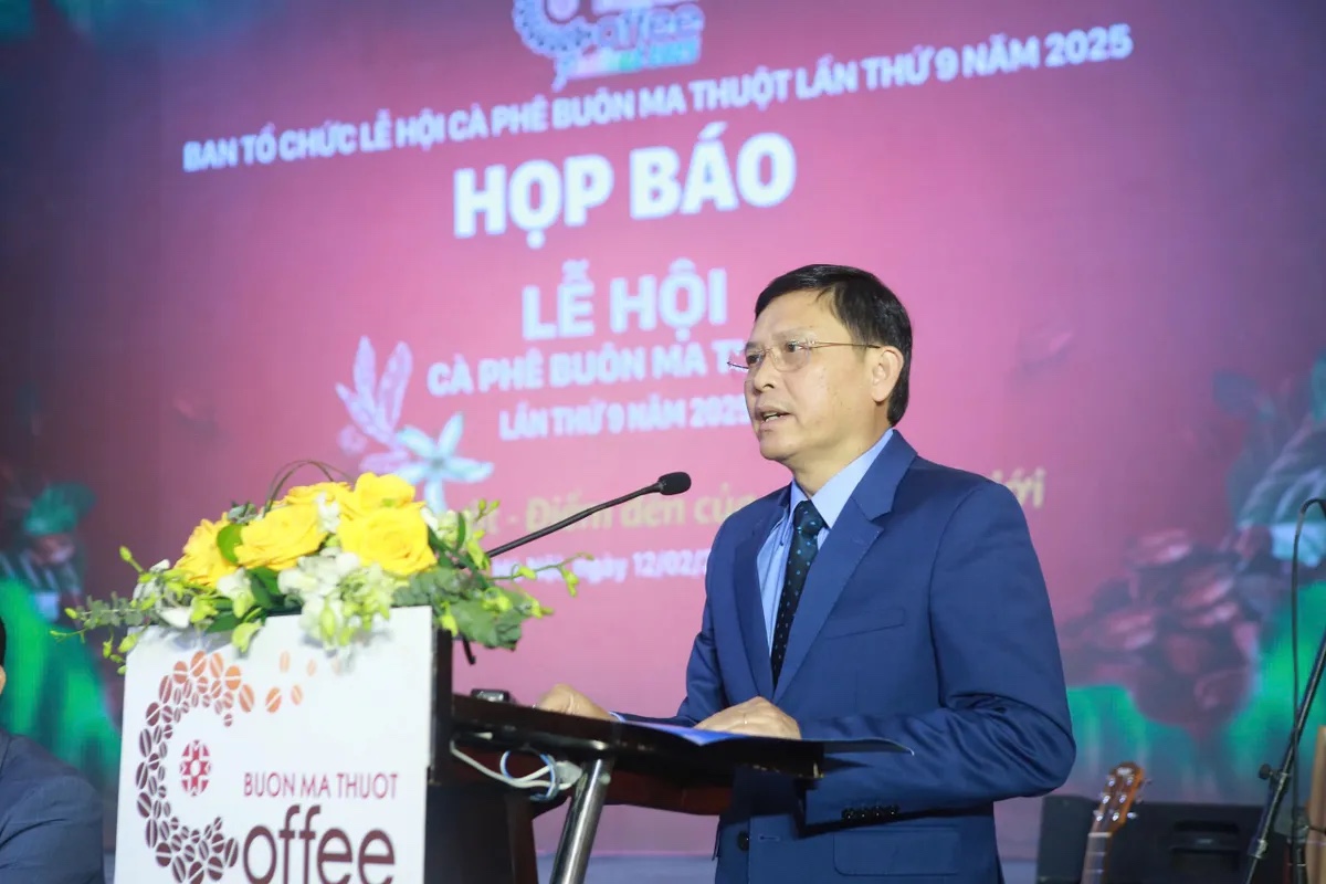 Ông Nguyễn Tuấn Hà, Phó Chủ tịch Thường trực UBND tỉnh Đắk Lắk, Trưởng ban tổ chức lễ hội phát biểu tại buổi họp sáng 21/2.