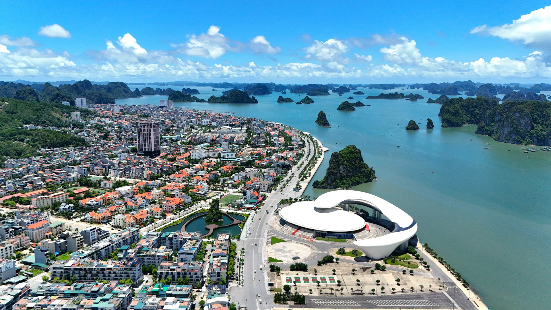 Chương trình Nghệ thuật vì khí hậu - Hạ Long 2025 cũng bao gồm Hội nghị xúc tiến đầu tư tỉnh Quảng Ninh năm 2025.