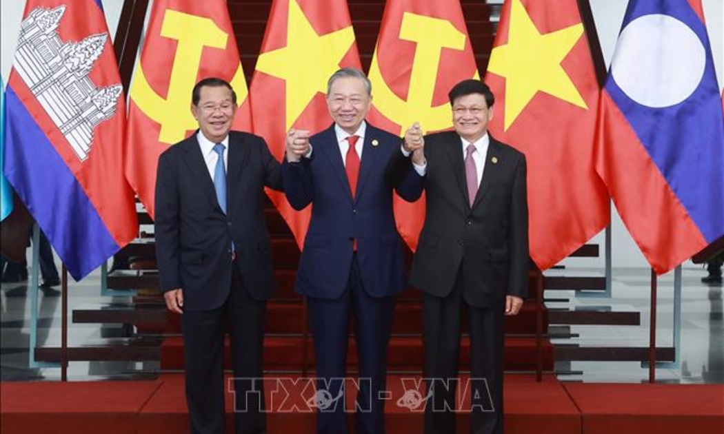 Tổng Bí thư Tô Lâm, Chủ tịch Đảng Nhân dân Campuchia, Chủ tịch Thượng viện Campuchia Hun Sen và Tổng Bí thư Đảng Nhân dân Cách mạng Lào, Chủ tịch nước Lào Thongloun Sisoulith chụp ảnh chung - Ảnh: TTXVN
