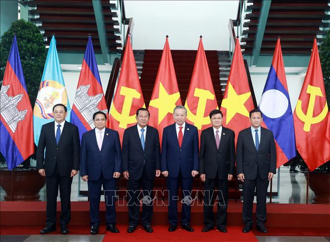 Tổng Bí thư Tô Lâm, Chủ tịch Đảng Nhân dân Campuchia, Chủ tịch Thượng viện Campuchia Hun Sen, Tổng Bí thư Đảng Nhân dân Cách mạng Lào, Chủ tịch nước Lào Thongloun Sisoulith, Thủ tướng Phạm Minh Chính, Thủ tướng Campuchia Hun Manet và Thủ tướng Lào Sonexay Siphandone chụp ảnh chung - Ảnh: TTXVN