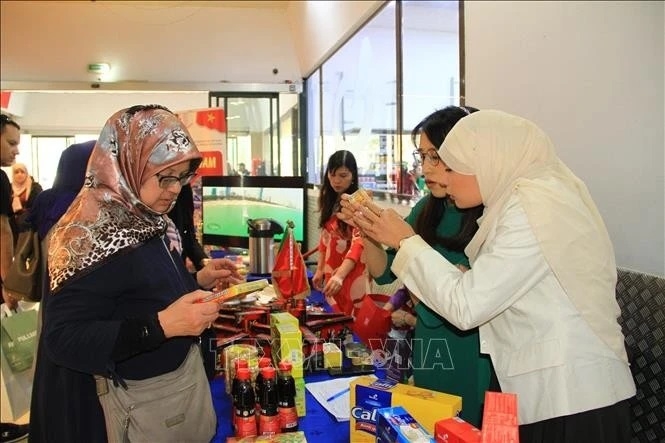 Vietnam showcases goods to Algerian consumers