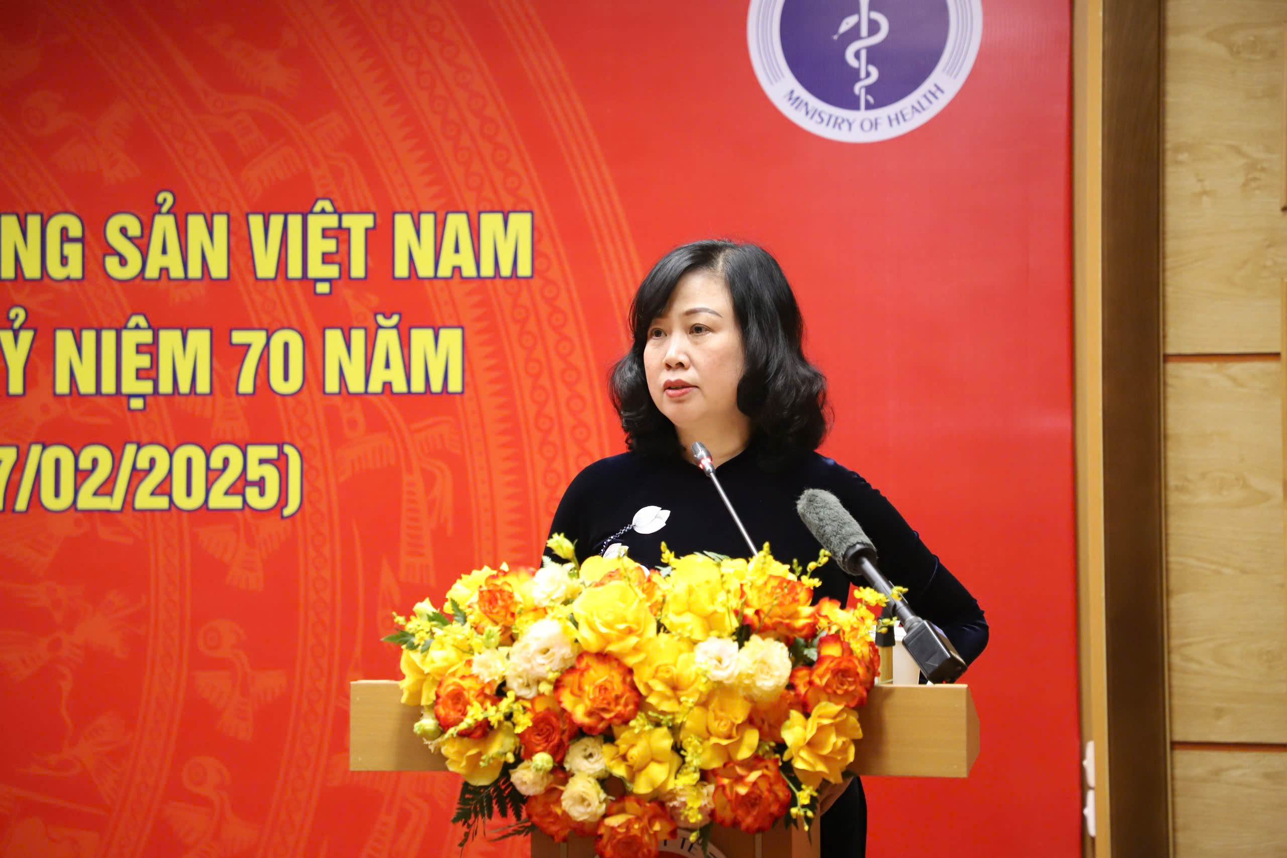 Bộ trưởng Bộ Y tế Đào Hồng Lan báo cáo kết quả thực hiện nhiệm vụ của ngành.