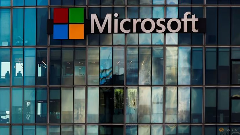 Microsoft đã chấm dứt các hợp đồng thuê các trung tâm dữ liệu với tổng công suất lên đến “vài trăm megawatt”, đồng thời, cũng đang điều chỉnh chiến lược đầu tư, chuyển hướng một phần ngân sách quốc tế về thị trường Mỹ.