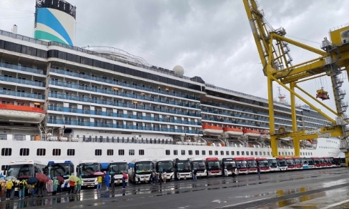 Tàu Adora Cruise đưa 2.400 du khách du lịch từ Quảng Châu (Trung Quốc) cập cảng Đà Nẵng