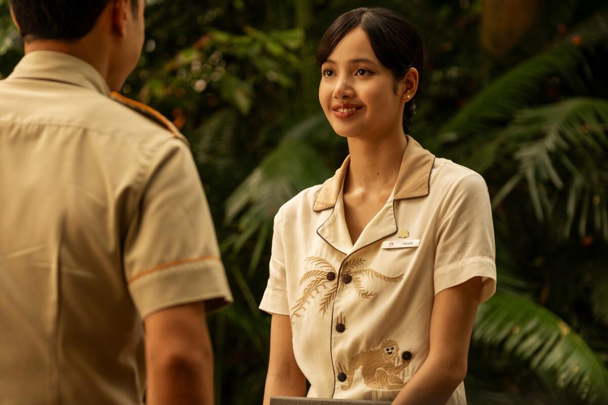 Lisa vào vai Mook - một cố vấn sức khỏe tại khu nghỉ dưỡng The White Lotus.