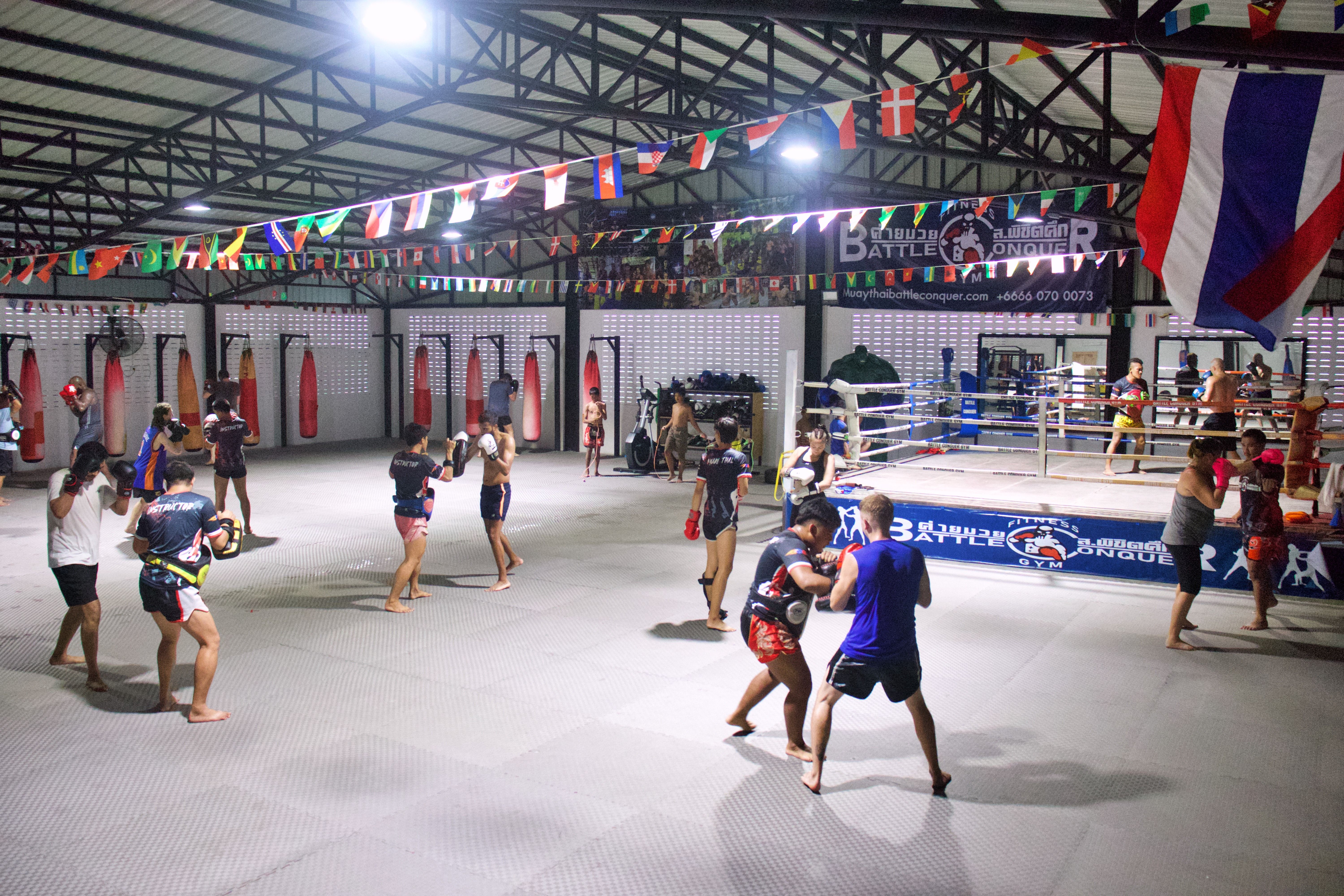 Ch&iacute;nh phủ Th&aacute;i Lan cấp một loại visa đặc biệt cho ph&eacute;p du kh&aacute;ch nước ngo&agrave;i ở lại 90 ng&agrave;y để tham gia c&aacute;c kh&oacute;a học muay Th&aacute;i.