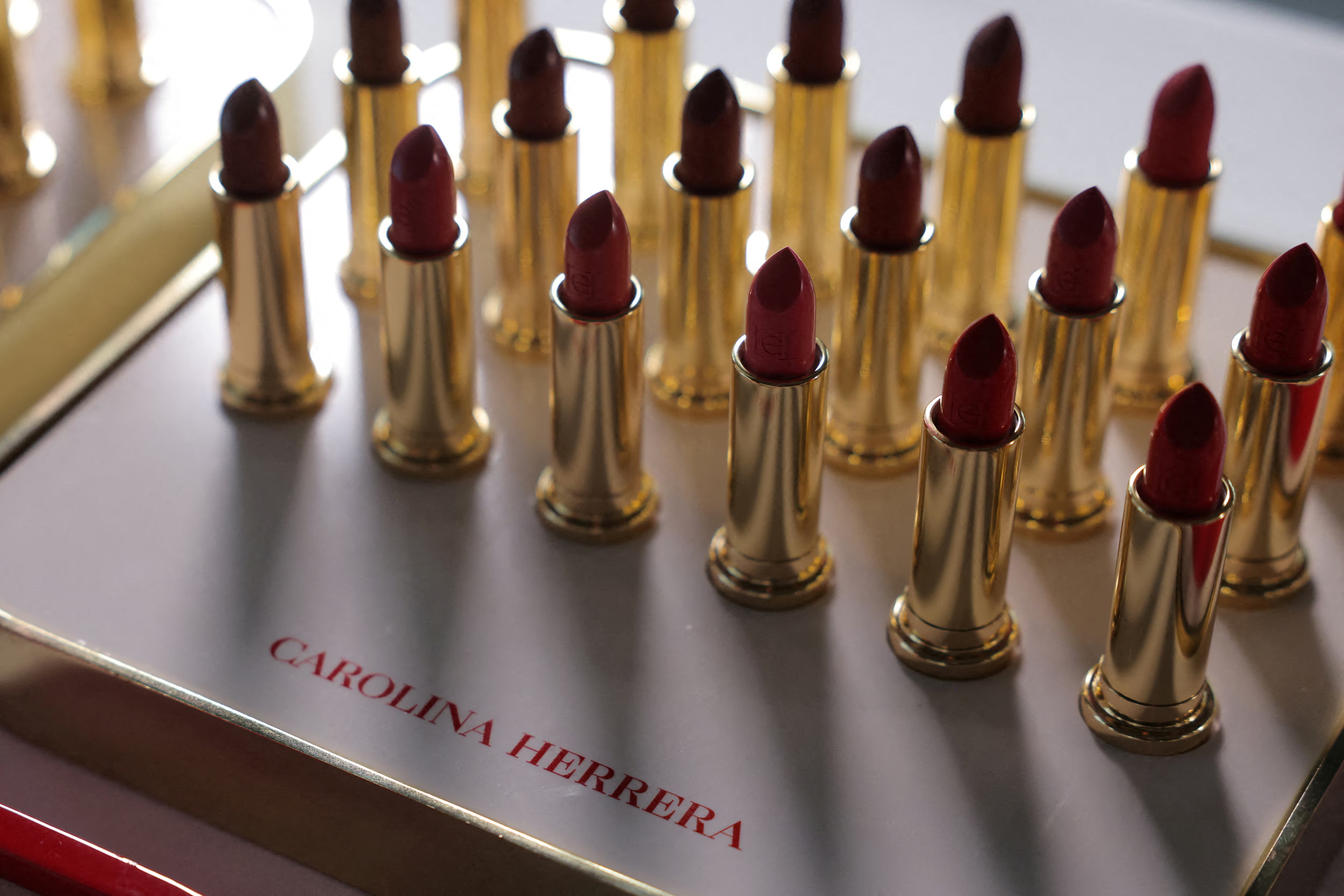 Puig – tập đoàn mỹ phẩm đứng sau thương hiệu Carolina Herrera đã khép lại năm 2024 với kết quả vô cùng ấn tượng.