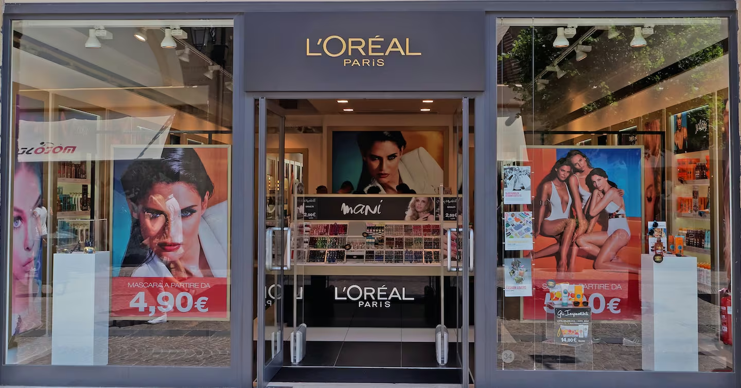 L’Oréal đã bán 3 tỷ Euro cổ phần trong tập đoàn dược phẩm Sanofi để tối ưu hóa bảng cân đối kế toán.