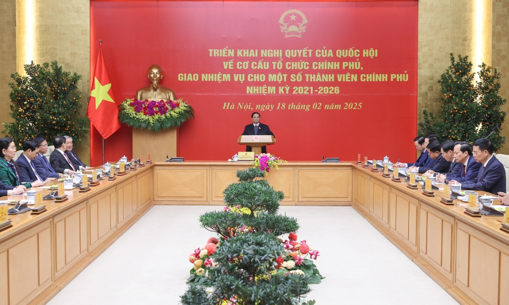 Thủ tướng Chính phủ Phạm Minh Chính giao nhiệm vụ cho các thành viên Chính phủ mới được bổ nhiệm - Ảnh: VGP