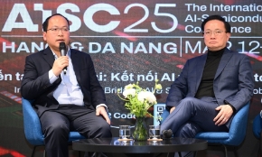 Ông Christopher Nguyen (bên phải) cùng với ông Vũ Quốc Huy, Giám đốc Trung tâm Đổi mới sáng tạo Quốc gia (NIC)