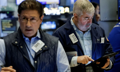 Chứng khoán Mỹ giảm phiên thứ tư liên tiếp, giá dầu sụt 2,5%