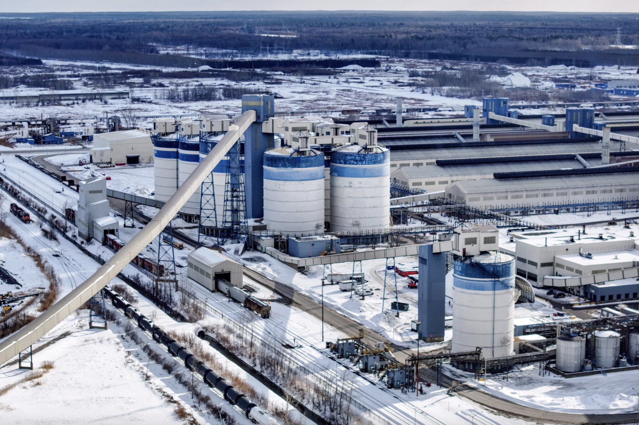 Một nhà máy sản xuất nhôm Alcoa ở Canada - Ảnh: Reuters.