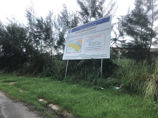 Khu đất trên đường Vân Đồn đang được đấu giá quyền sử dụng. Ảnh Ngô Anh Văn