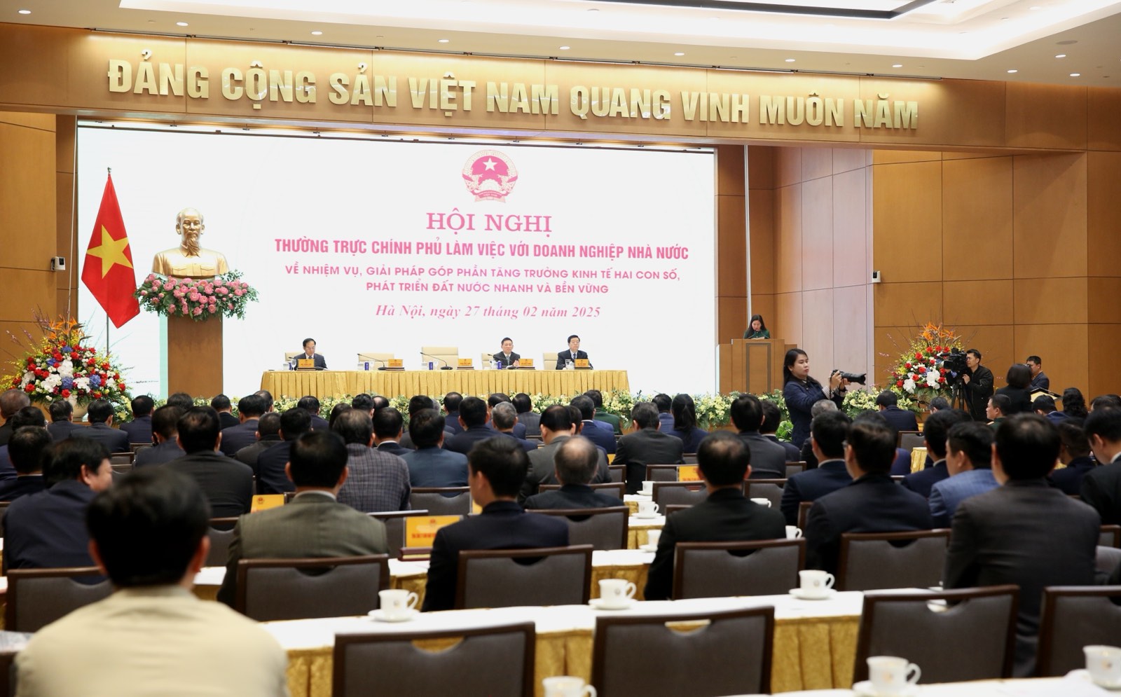 Toàn cảnh hội nghị.
