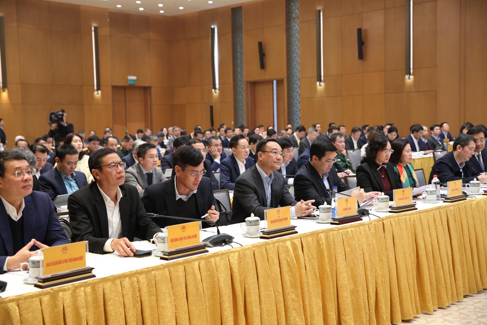 Đại diện các bộ ngành, địa phương và doanh nghiệp Nhà nước tham gia hội nghị. Ảnh: VGP.