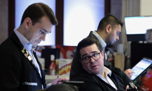 Chứng khoán Mỹ tăng điểm trước ngày công bố thuế đối ứng, giá dầu trượt khỏi đỉnh 5 tuần