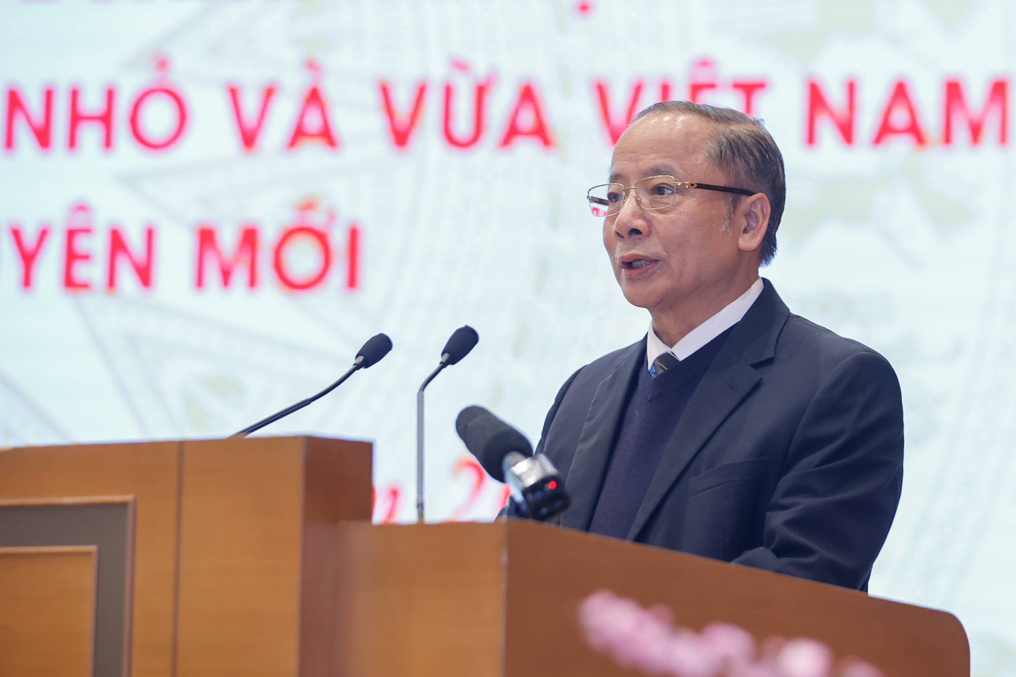 Ông Nguyễn Văn Thân, Chủ tịch Hiệp hội doanh nghiệp nhỏ và vừa cho biết khu vực kinh tế tư nhân đang vươn lên mạnh mẽ, với tỷ lệ đóng góp khoảng 50% GDP, 56% tổng vốn đầu tư toàn xã hội và tạo ra hơn 82% việc làm.