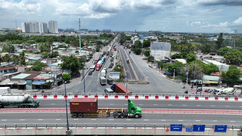Dự án nút giao thông Mỹ Thủy là công trình nút giao thông phức tạp vì là một "điểm đen kẹt xe" của TP.HCM với lưu lượng xe cộ rất lớn ra vào cảng Cát Lái. Ảnh: Đào Trang