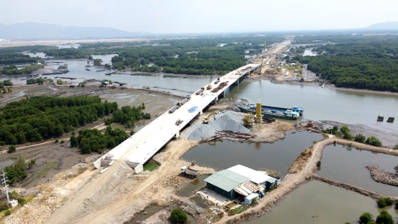 Road connecting highway with Cai Mep port expected for completion in June