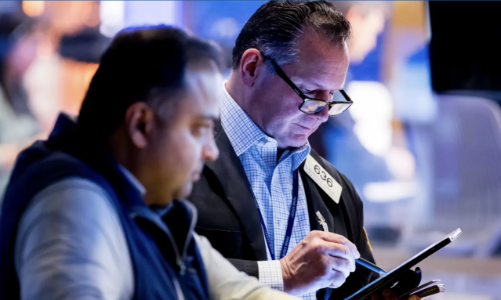 Chứng khoán Mỹ bán tháo vì tin thuế quan và Nvidia, giá dầu bật tăng