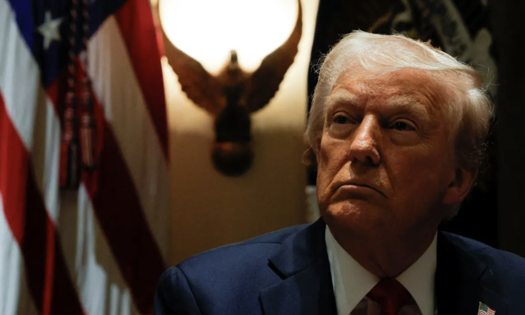 Tổng thống Mỹ Donald Trump tại cuộc họp nội các đầu tiên của nhiệm kỳ thứ hai vào ngày 26/2 - Ảnh: Reuters.