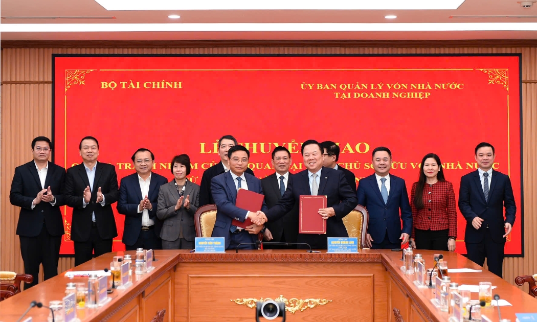 Lãnh đạo Bộ Tài chính và Uỷ ban Quản lý vốn Nhà nước tại lễ chuyển giao.